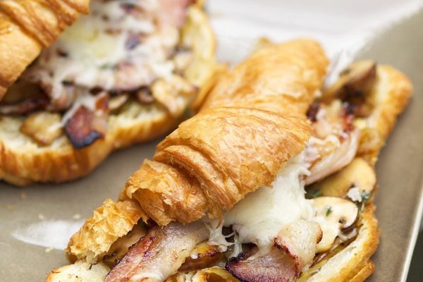 ham-and-cheese-croissant-with-mushrooms-570692