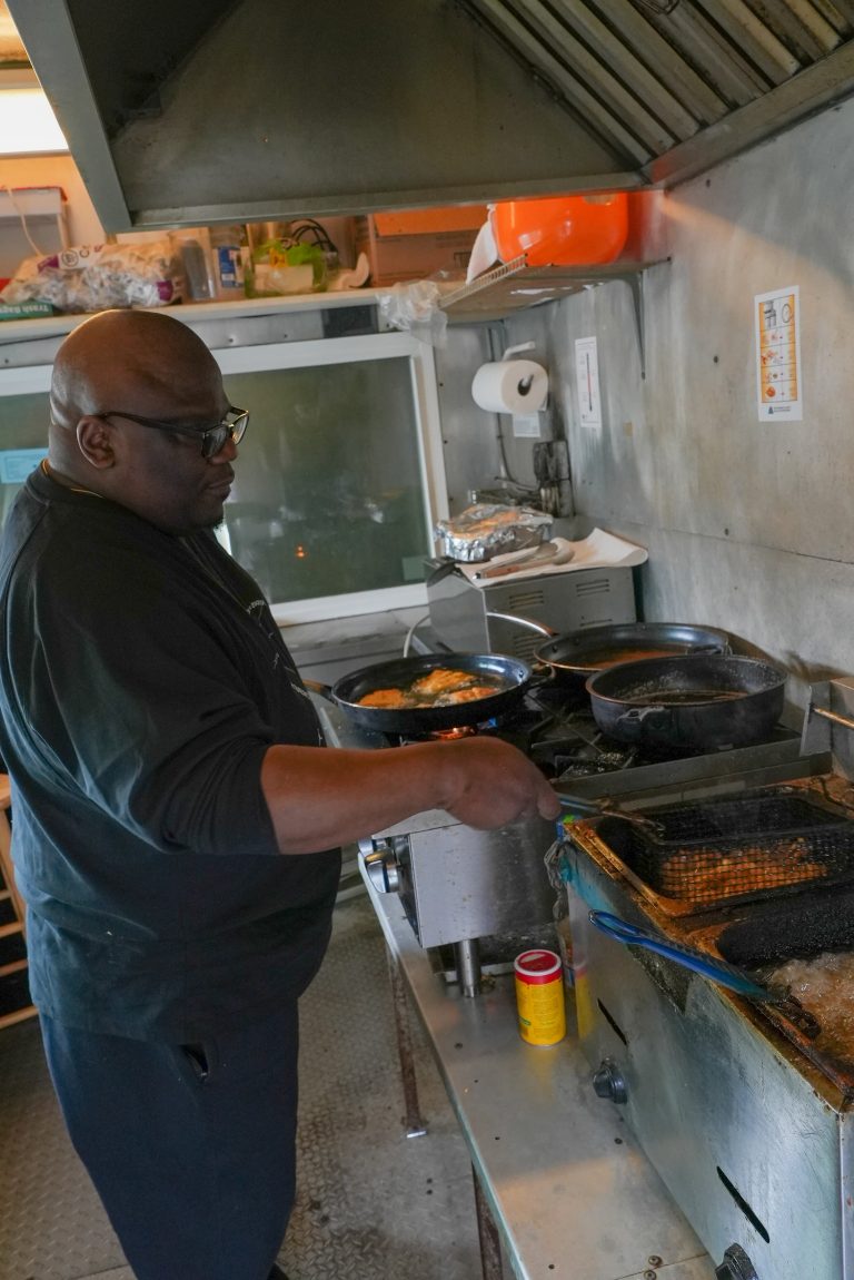 DSC00300 min 768x1150